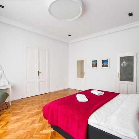 Spacious Riverviews Apartment Near Piata Unirii ออราแด ภายนอก รูปภาพ