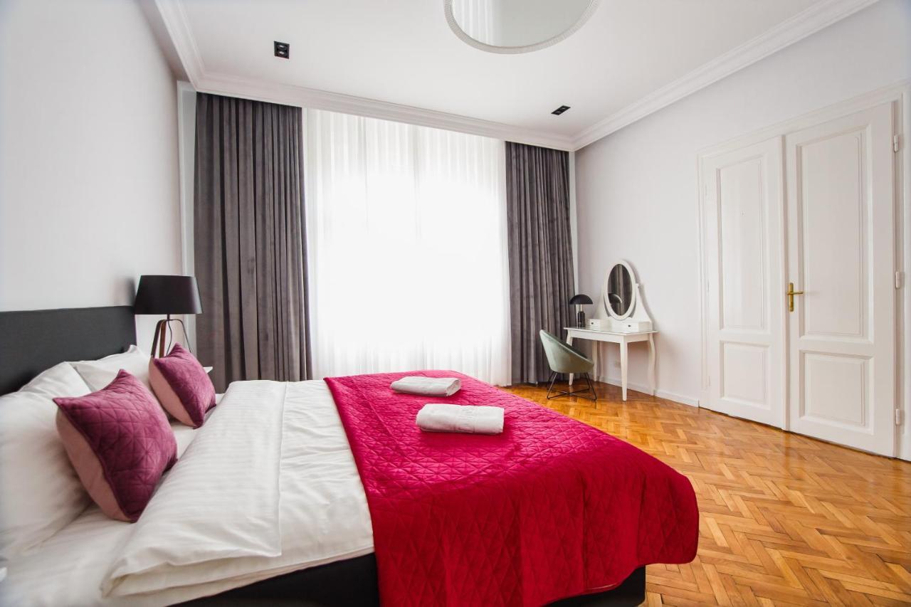 Spacious Riverviews Apartment Near Piata Unirii ออราแด ภายนอก รูปภาพ