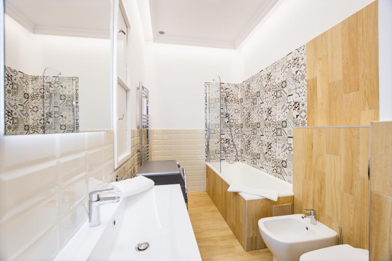Spacious Riverviews Apartment Near Piata Unirii ออราแด ภายนอก รูปภาพ