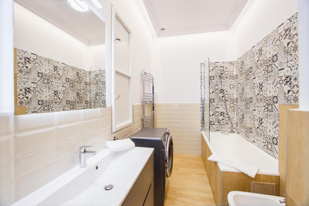 Spacious Riverviews Apartment Near Piata Unirii ออราแด ภายนอก รูปภาพ