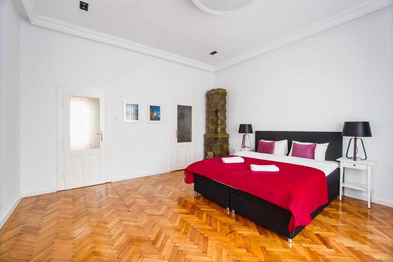 Spacious Riverviews Apartment Near Piata Unirii ออราแด ภายนอก รูปภาพ