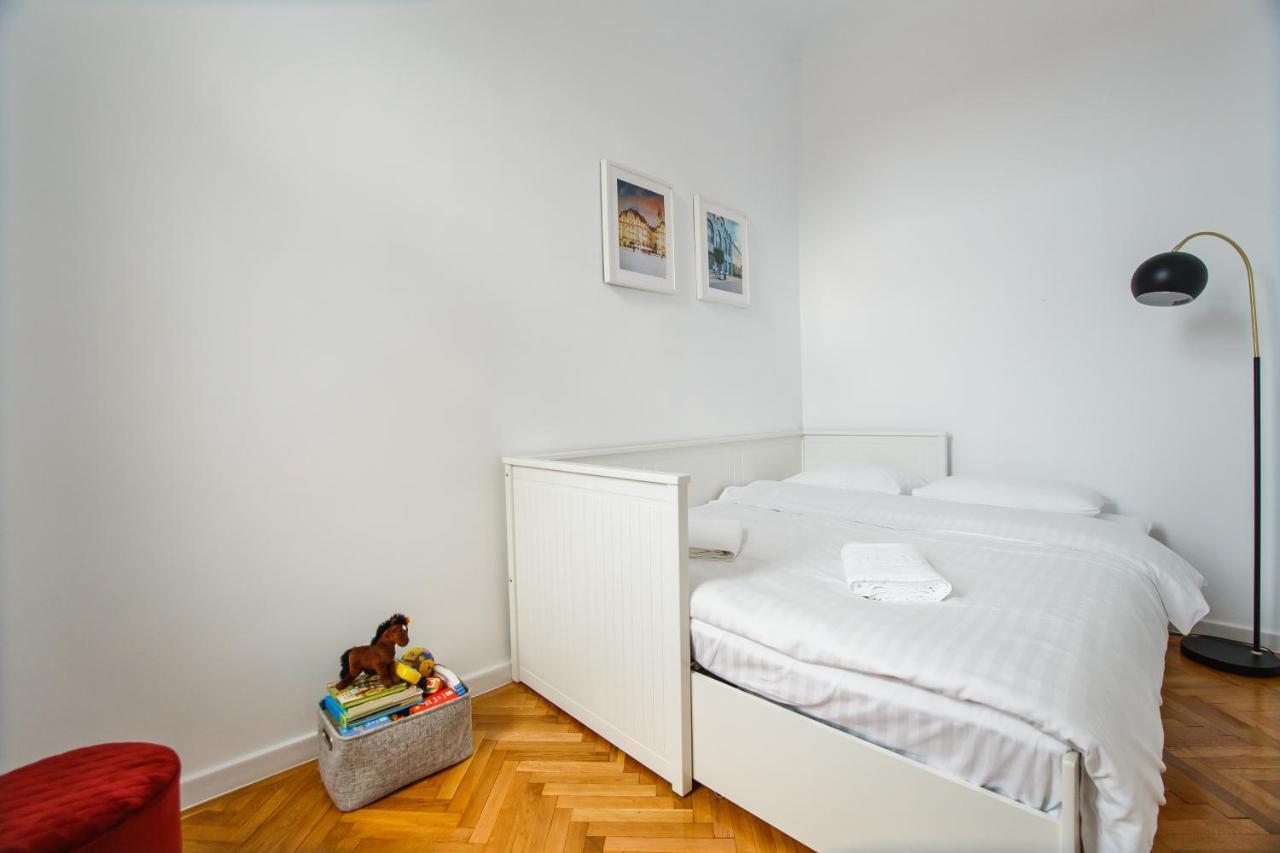 Spacious Riverviews Apartment Near Piata Unirii ออราแด ภายนอก รูปภาพ