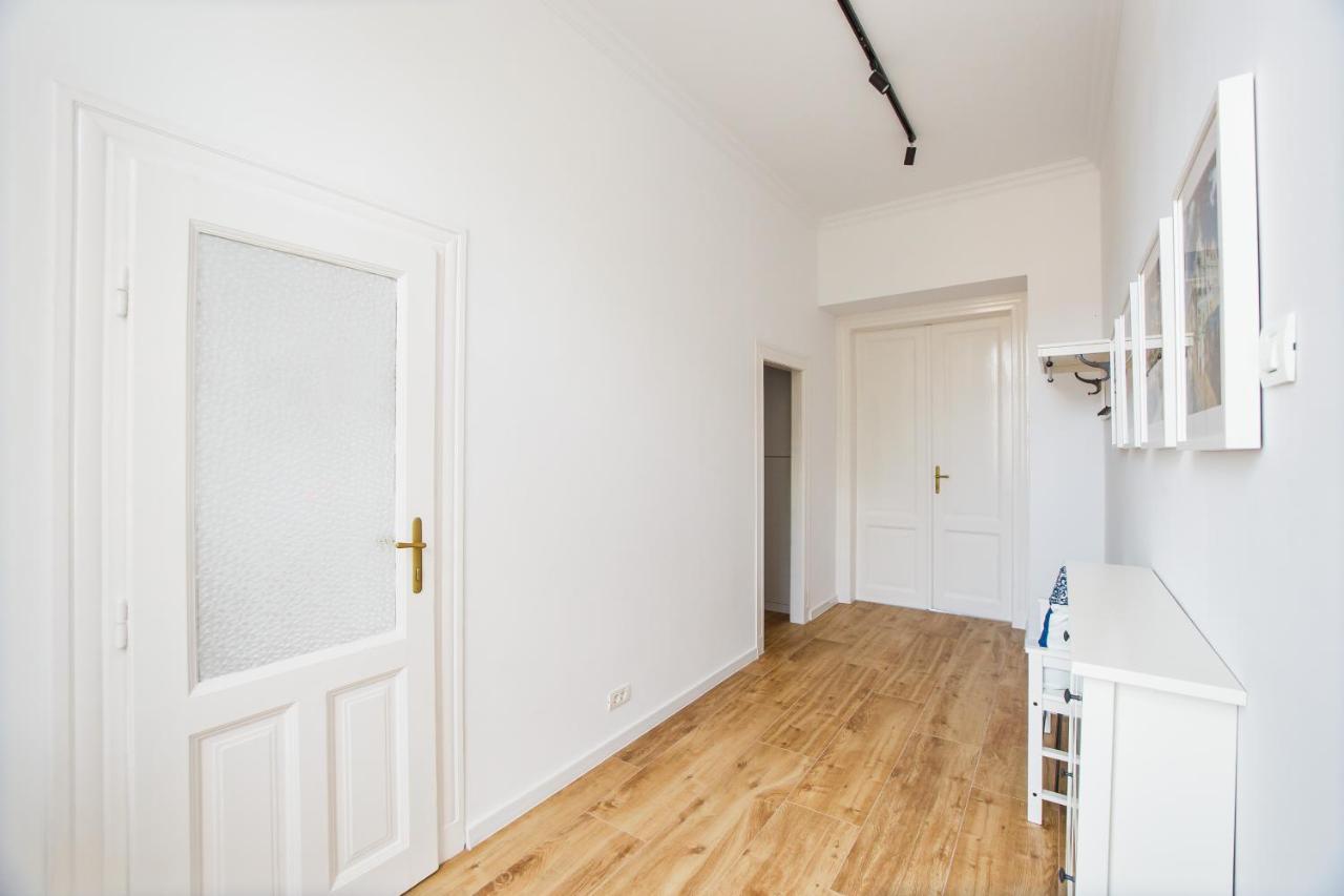 Spacious Riverviews Apartment Near Piata Unirii ออราแด ภายนอก รูปภาพ