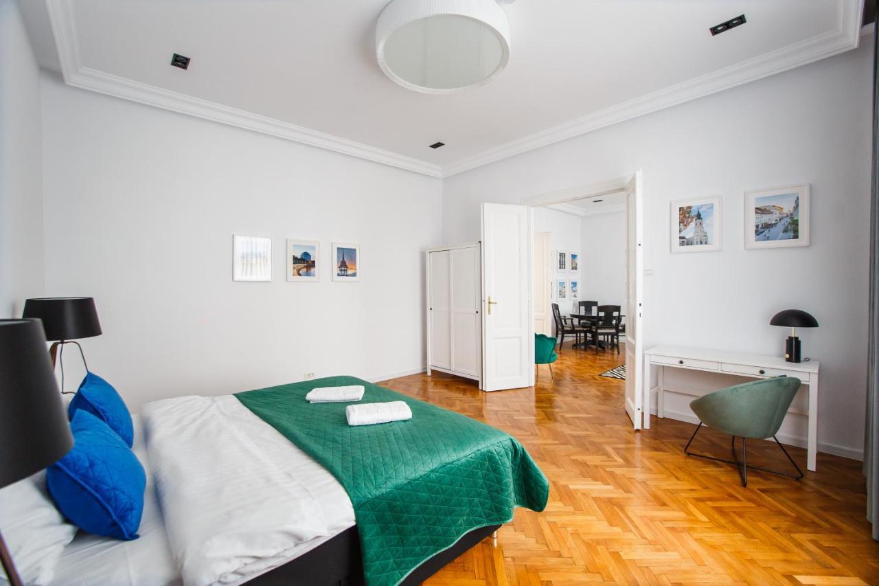 Spacious Riverviews Apartment Near Piata Unirii ออราแด ภายนอก รูปภาพ